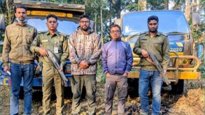 উখিয়ায় পাহাড় কেটে মাটি পাচার, ২ ডাম্পার গাড়ি জব্দ