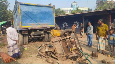 লক্ষ্মীপুরে ট্রাকচাপায় প্রাণ গেল স্কুলছাত্রীর