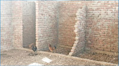 ৪ বছর ঝুলে আছে শৌচাগার প্রকল্প