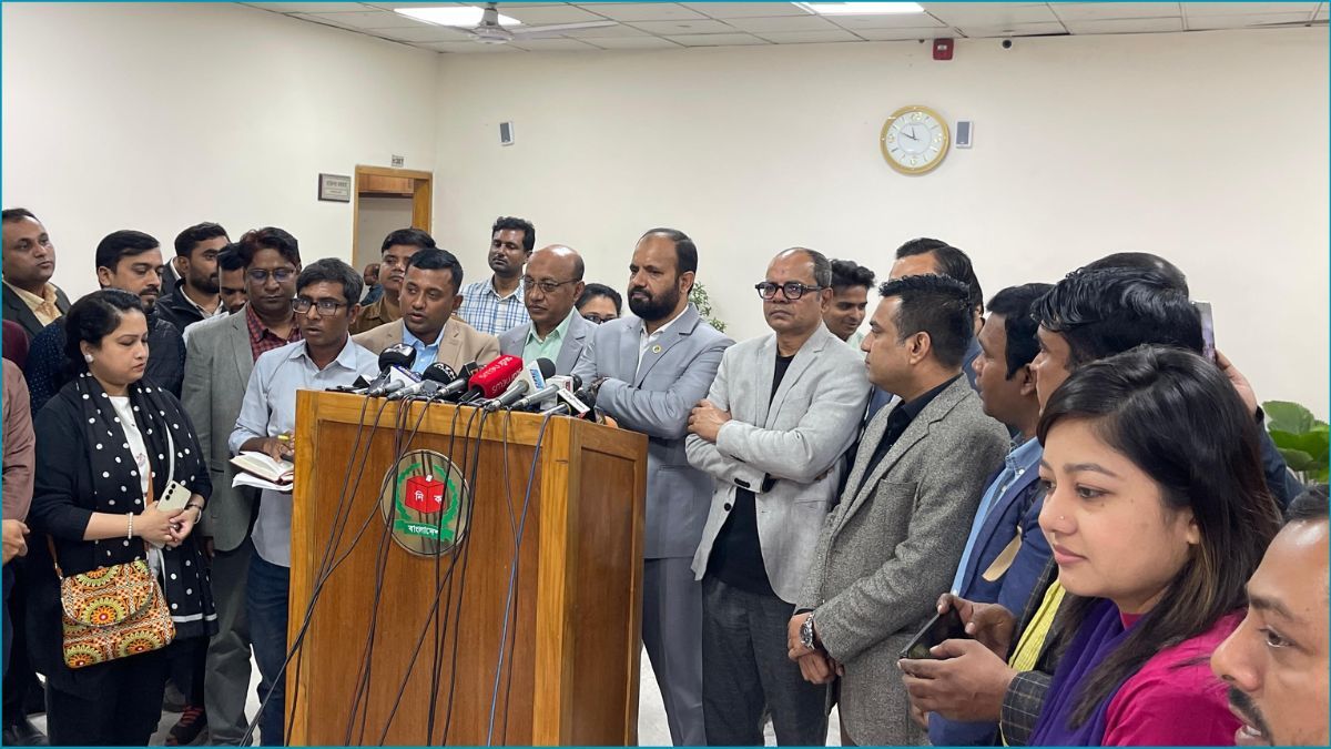 রোববারের মধ্যে সাংবাদিকদের কার্ড জটিলতা সমাধানের আল্টিমেটাম