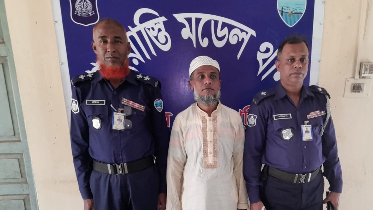 চাঁদপুরে আওয়ামীলীগের ফেসবুক পেইজের অ্যাডমিন আটক