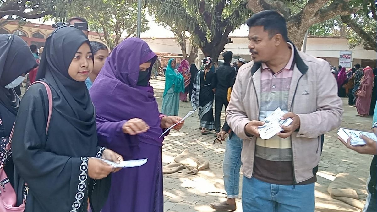 তাড়াশে স্বতন্ত্র প্রার্থীর নির্বাচনী প্রচারণা শুরু