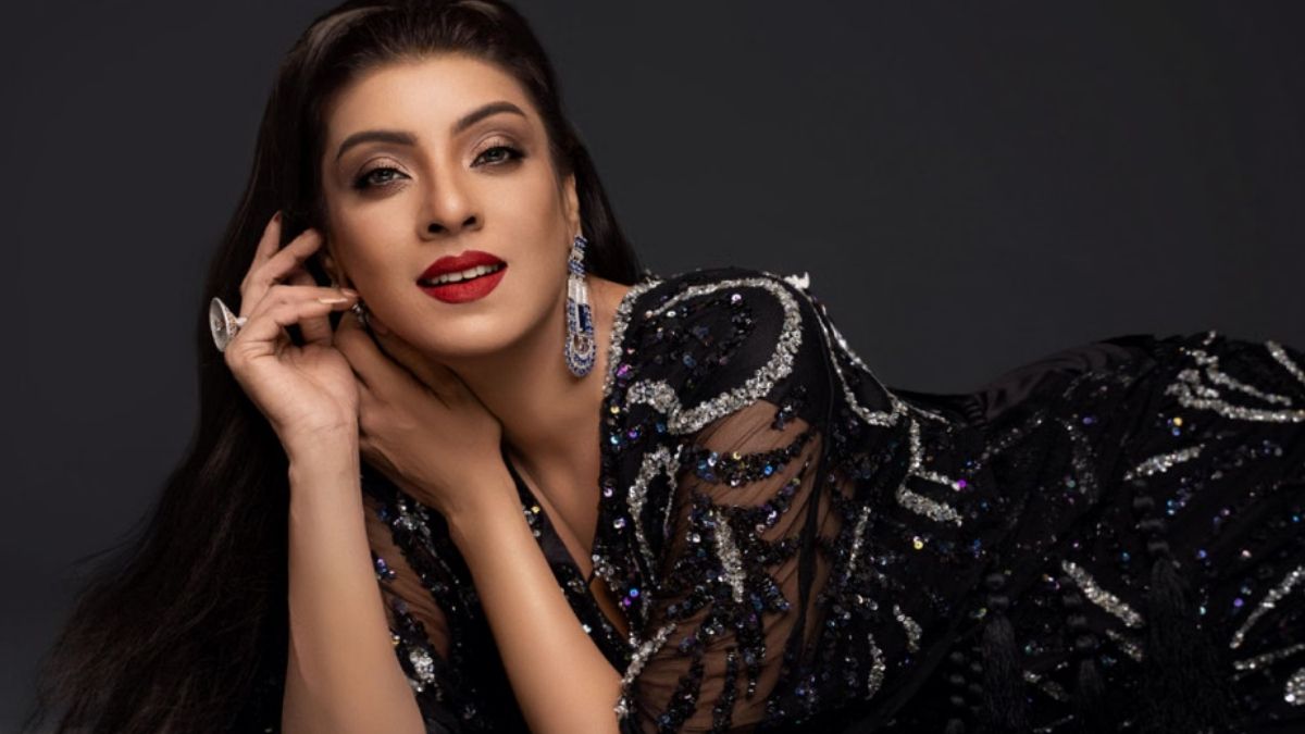 ভুয়া ফেসবুক আইডি নিয়ে ক্ষুব্ধ মৌ, আইনি পদক্ষেপের হুঁশিয়ারি