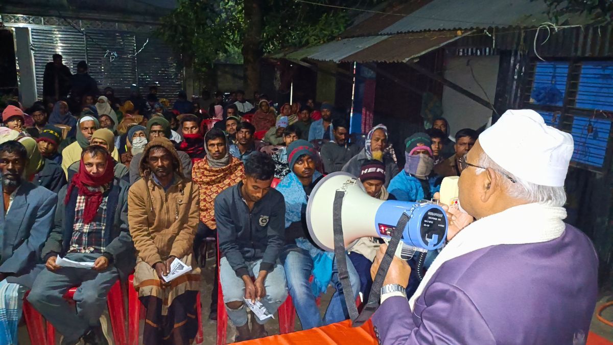 মোটরসাইকেল প্রতীকের প্রার্থী ডা. গোলাম কবীরের উঠান বৈঠক