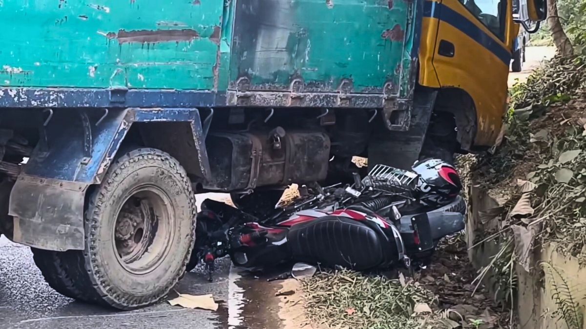 বান্দরবানে সড়ক দুর্ঘটনায় মোটরসাইকেল চালক গুরুতর আহত