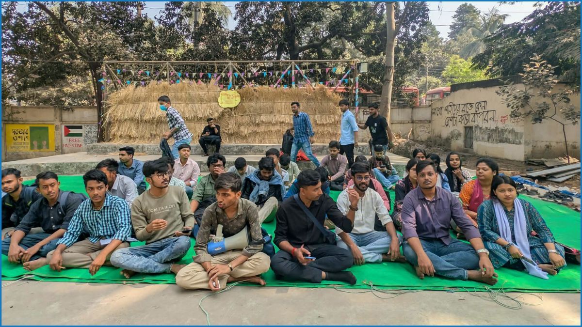 জবিতে কেন্দ্রীয় মন্দির স্থাপনের দাবিতে অবস্থান কর্মসূচি