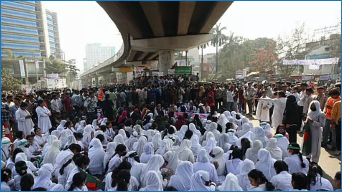 তেজগাঁও সাতরাস্তা অবরোধ, তীব্র যানজট