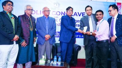 ডিআইইউসাস বেস্ট রিপোর্টিং অ্যাওয়ার্ড পেলেন বাংলাদেশের খবরের তানজিল