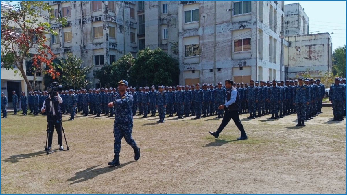 সুষ্ঠু নির্বাচন নিশ্চিতে মাঠপর্যায়ে পরিদর্শনে নৌবাহিনী প্রধান