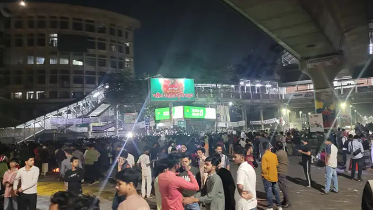 ফের শাহবাগে অবস্থান নিয়েছে আন্দোলনকারীরা