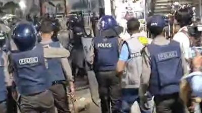 শাহবাগে আবারও লাঠিচার্জ, ছত্রভঙ্গ ইনকিলাব মঞ্চের নেতাকর্মীরা