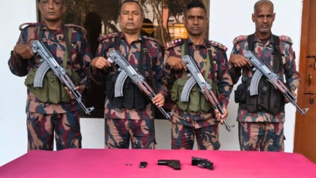 যশোর সীমান্তে বিজিবির অভিযানে পিস্তল ও গুলি উদ্ধার