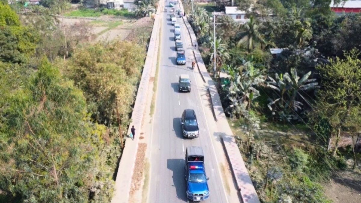 নির্বাচনি নিরাপত্তায় মির্জাপুরে যৌথ বাহিনীর ‘ডমিনেশন পেট্রোল’