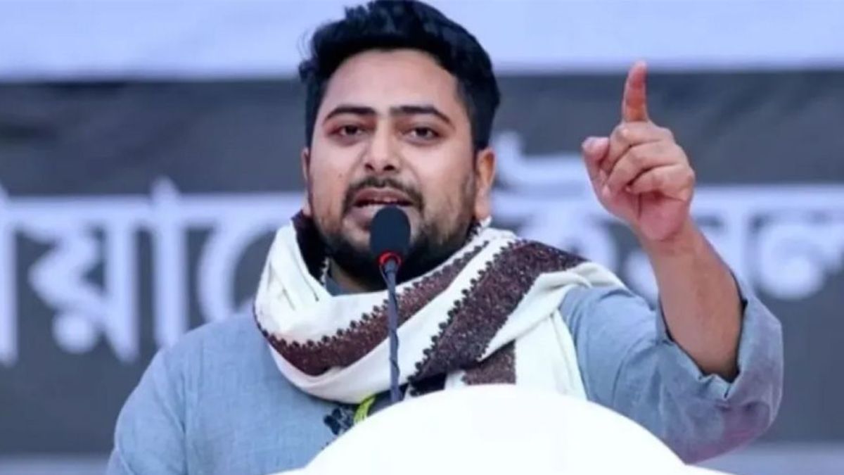 মোবাইল নিষেধাজ্ঞা না তুললে ইসি ঘেরাওয়ের হুঁশিয়ারি নাহিদের