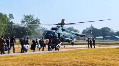 খাগড়াছড়ির দুর্গম কেন্দ্রে হেলিকপ্টারে পাঠানো হল ভোটের সরঞ্জাম