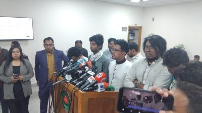 ভোটকেন্দ্রে মোবাইল ব্যবহার না করতে পারার সিদ্ধান্ত অগণতান্ত্রিক : সাদিক কায়েম