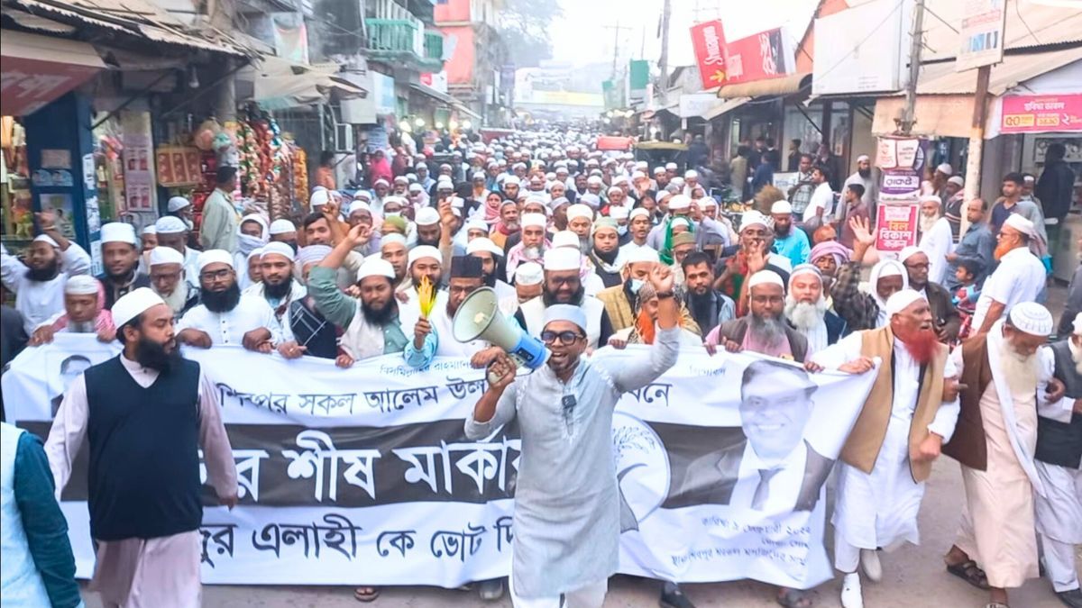 শিবপুরে বিএনপি প্রার্থীর সমর্থনে আলেম-ওলামাদের মিছিল