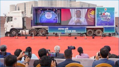 ভোটের গাড়ির ‘জনমত বাক্সে’ প্রধান উপদেষ্টাকে ৪০ হাজারের বেশি ‘চিঠি’