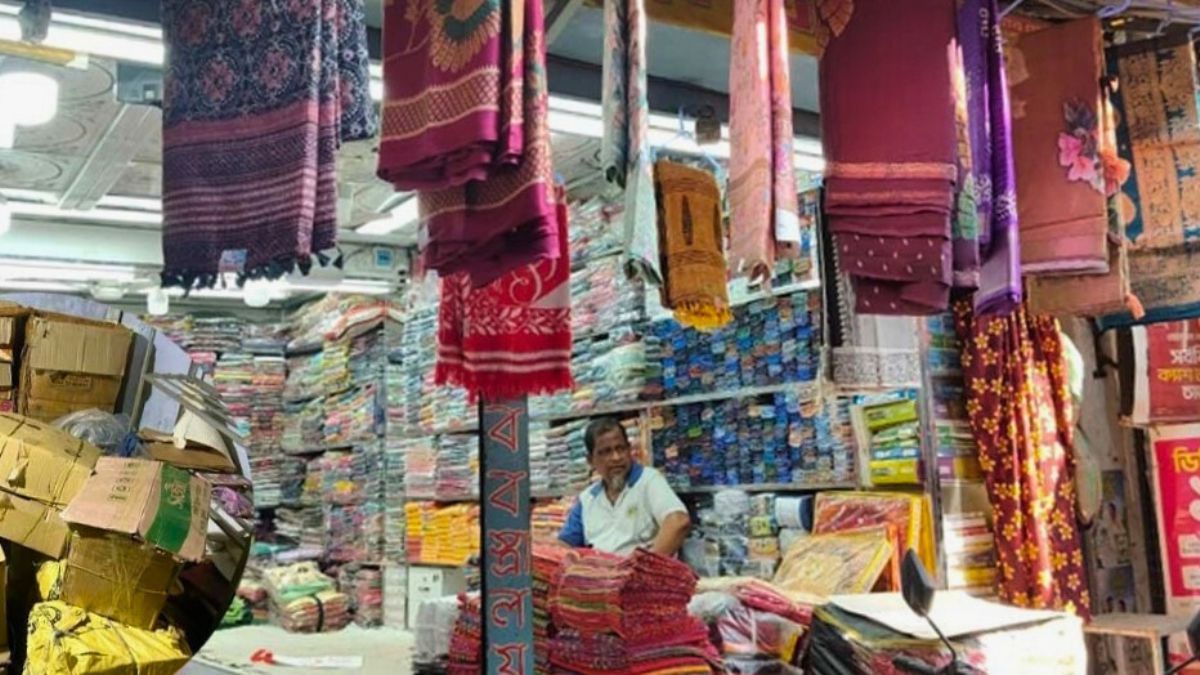 যশোরে যৌথ অভিযানে অবৈধ আতশবাজির জব্দ