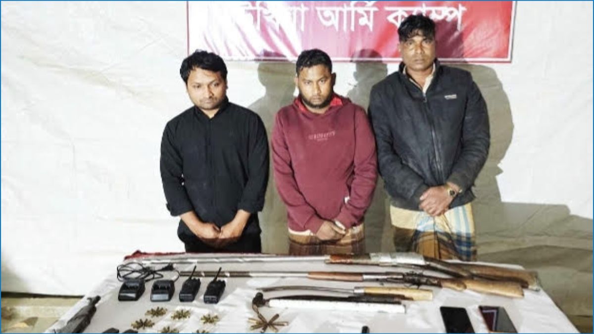 উখিয়ায় বিপুল অস্ত্র ও গোলাবারুদসহ আটক ৩