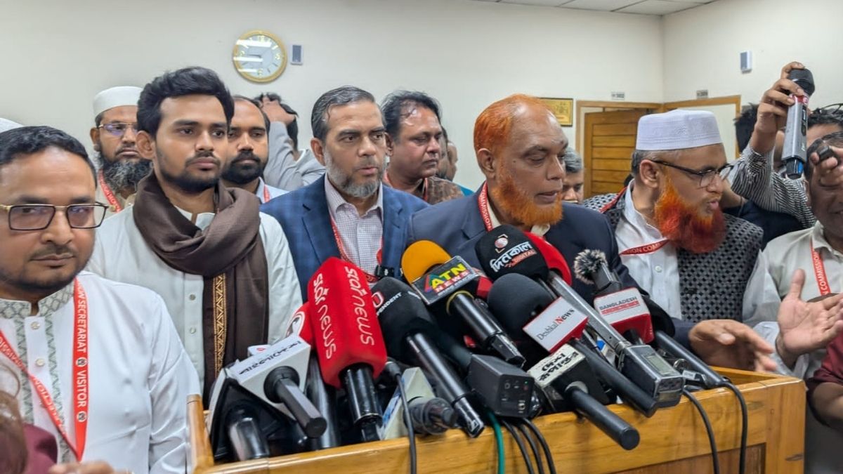 টাকাসহ নেতা আটকে ষড়যন্ত্রের অভিযোগ, ইসির ব্যাখ্যা চাইল জামায়াত