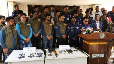 পাবনায় বিদেশি পিস্তল-রাইফেলসহ গ্রেপ্তার ৩