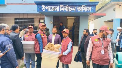 সারাদেশে বিভিন্ন কেন্দ্রে পৌঁছাতে শুরু করেছে ব্যালট-সরঞ্জাম