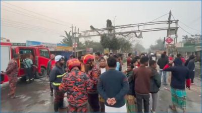 পূর্বাচলে ভয়াবহ অগ্নিকাণ্ডে পুড়ে গেছে ৫টি দোকান