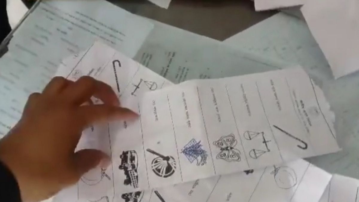 কুমিল্লায় বিএনপি নেতাদের ব্যালট ছিনিয়ে নেওয়ার চেষ্টা, আটক ৩