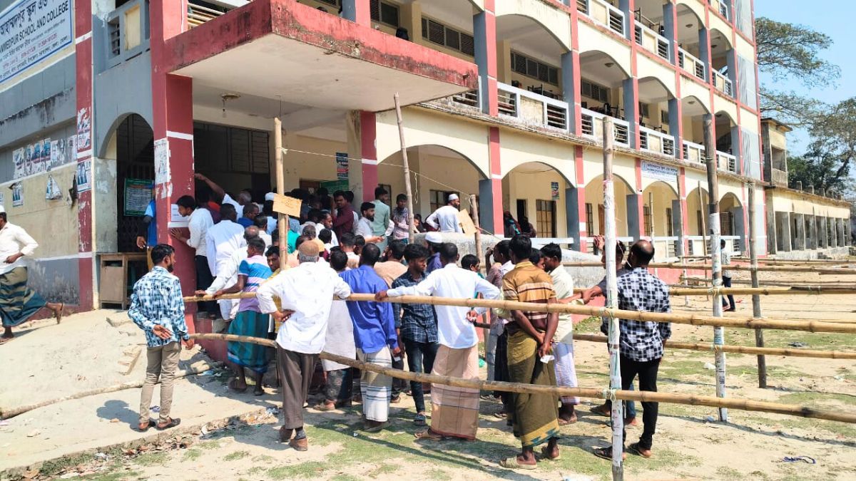 ভোটকেন্দ্র থেকে নির্বাচনি সিল উধাও