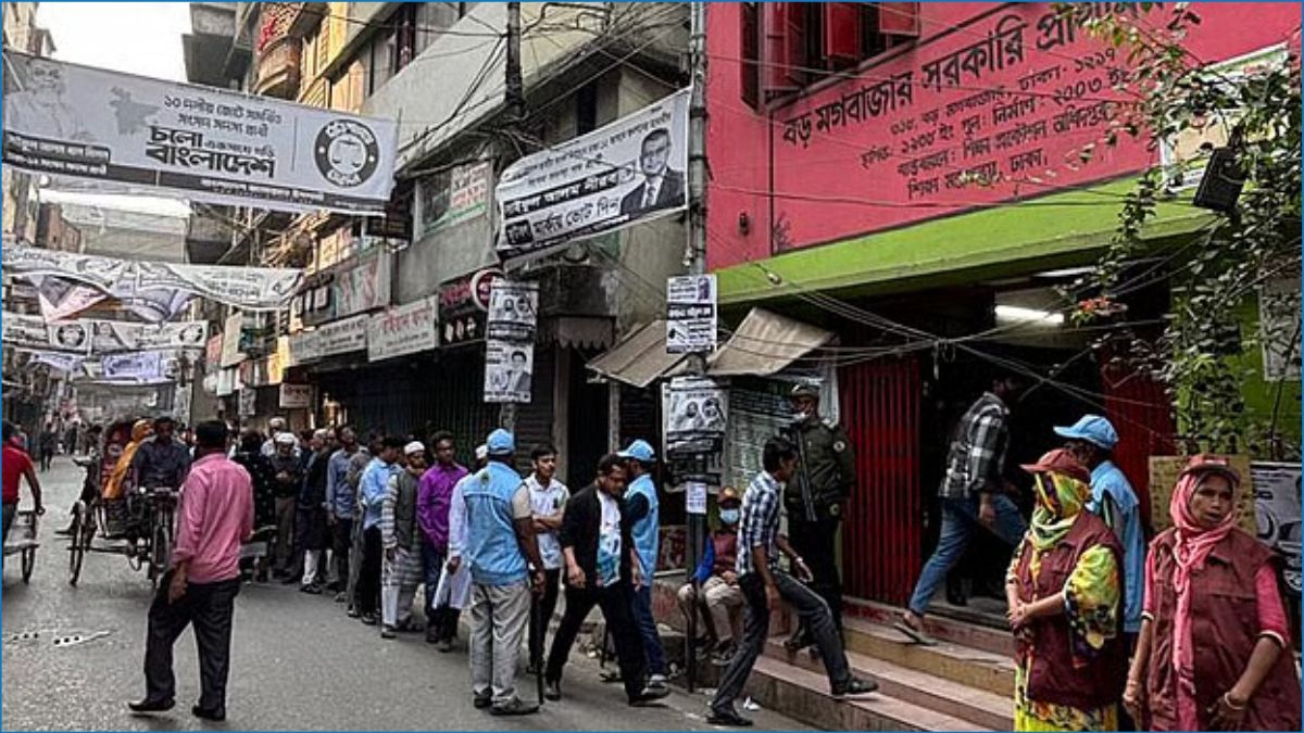 ঢাকার ৮ কেন্দ্রে দুই ঘণ্টায় ভোট পড়েছে ৬ থেকে ১৩ শতাংশ