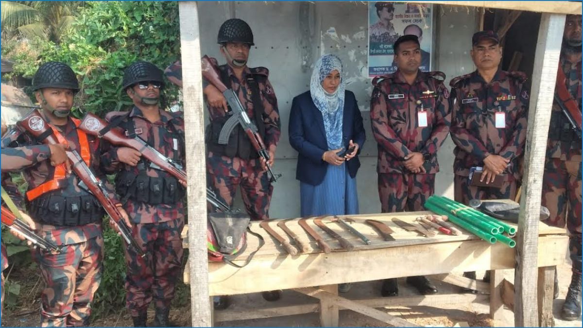 বাগেরহাটে বিপুল পরিমাণ অস্ত্র উদ্ধার, যুবক আটক