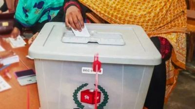 সাতক্ষীরায় নামের জটিলতায় টেন্ডার্ড ভোট দিলেন নারী