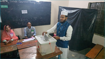 ভোট দিলেন জামায়াতের প্রার্থী সালাহউদ্দিন আইউবী