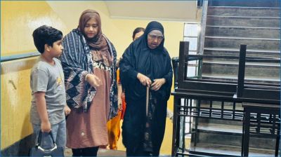 দেশকে দুর্নীতিমুক্ত করার প্রত্যাশায় ভোটকেন্দ্রে ৯০ বছরের মনোয়ারা