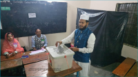 ভোট দিলেন জামায়াতের প্রার্থী সালাহউদ্দিন আইউবী
