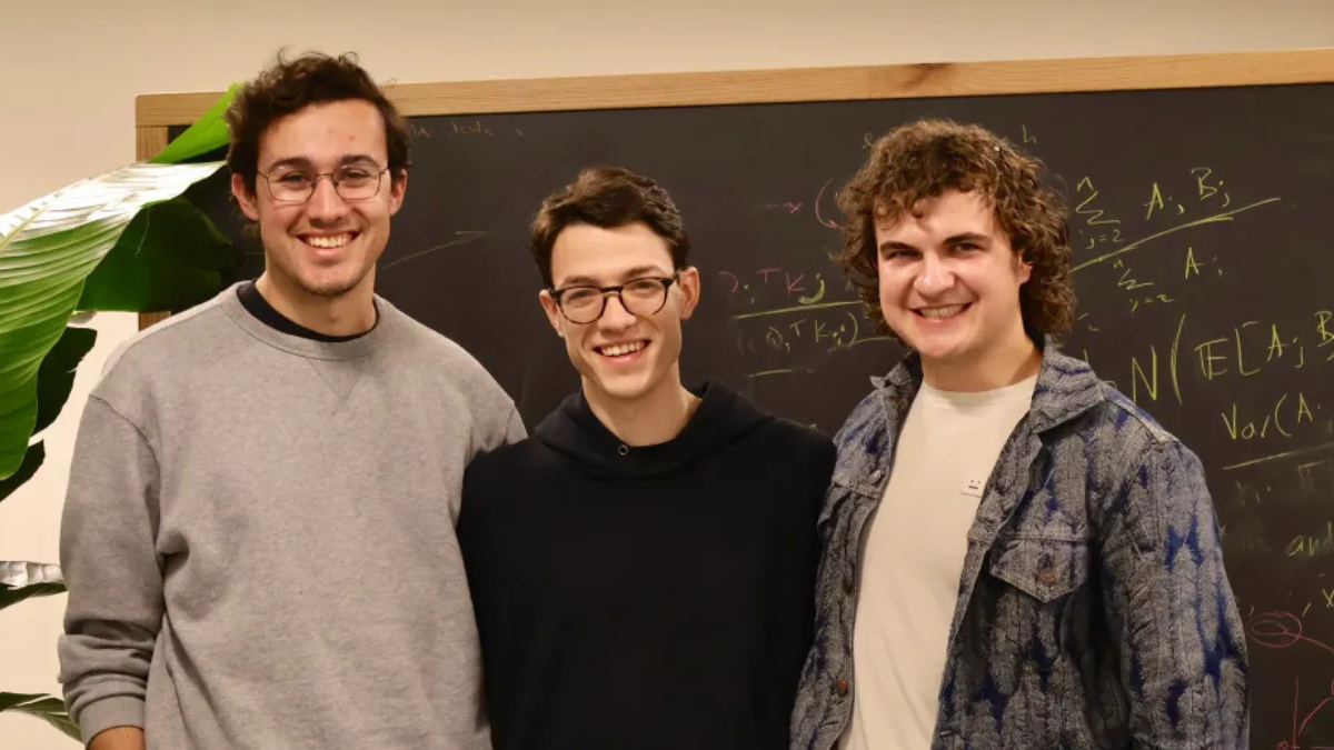 এআই প্রযুক্তির গতানুগতিক ধারায় বদল : ১৮ কোটি ডলার ‘ফ্ল্যাপিং এয়ারপ্লেনস’