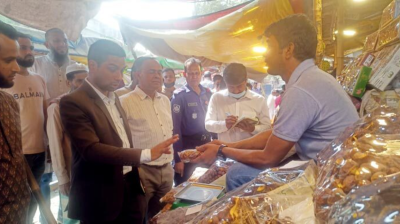 নারায়ণগঞ্জে মূল্যতালিকা না থাকায় তিন দোকানিকে জরিমানা