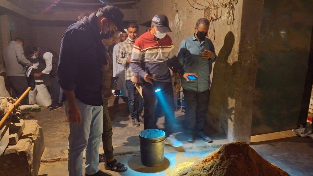 শেরপুরে ভেজাল মসলা কারখানায় অভিযানে কাঠের গুড়া ও পঁচা মরিচ জব্দ