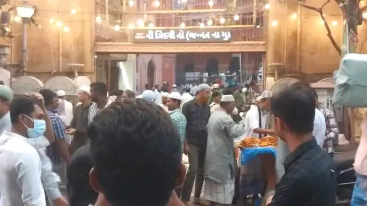 রমজানের প্রথম জুমায় মসজিদগুলোতে উপচে পড়া ভিড়