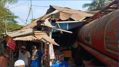 নোয়াখালীতে দোকানে ঢুকে পড়ল তেলবাহী ট্রাক, নিহত ২
