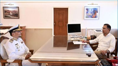 প্রধানমন্ত্রীর সঙ্গে নৌবাহিনী প্রধানের সাক্ষাৎ