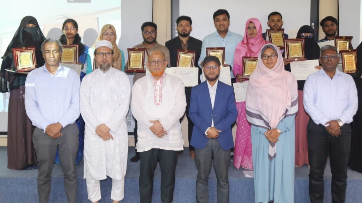 ডিন’স অ্যাওয়ার্ড পেল যবিপ্রবির জীববিজ্ঞান অনুষদের ১১ কৃতি শিক্ষার্থী