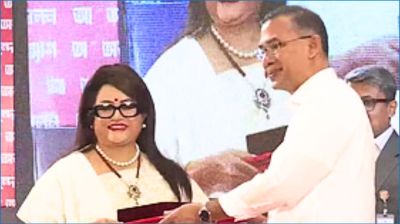 একুশে পদক প্রদান করলেন প্রধানমন্ত্রী