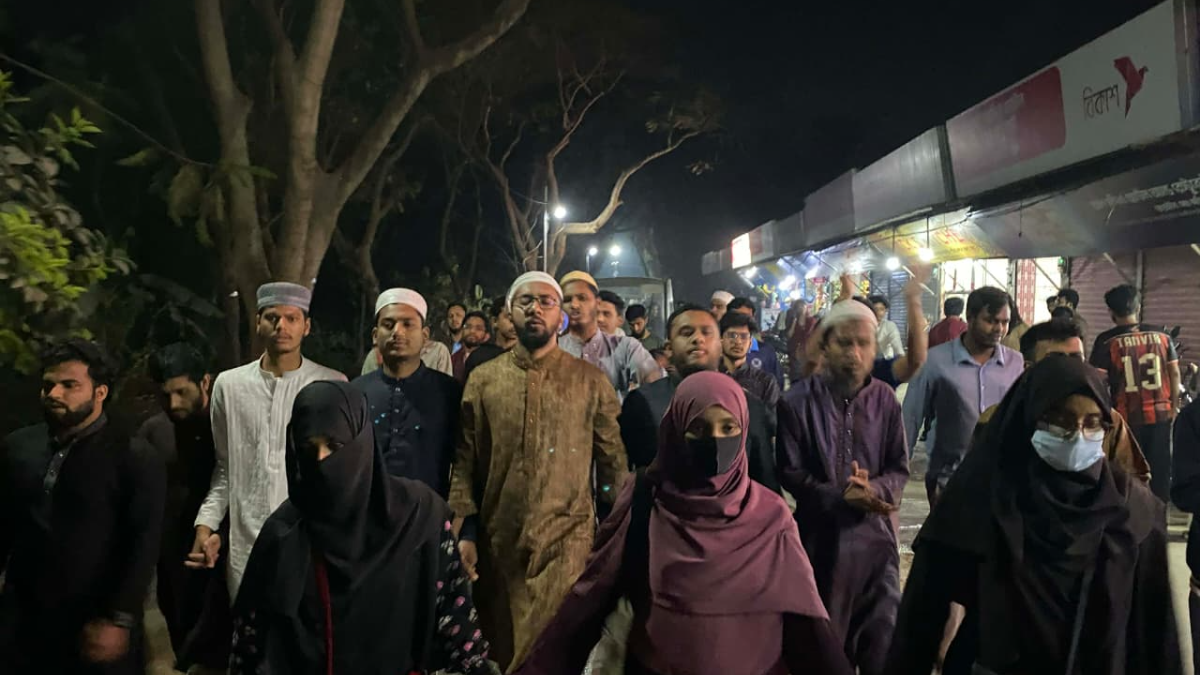 দেশব্যাপী ধর্ষণ ও অরাজকতার প্রতিবাদে জাকসুর বিক্ষোভ মিছিল