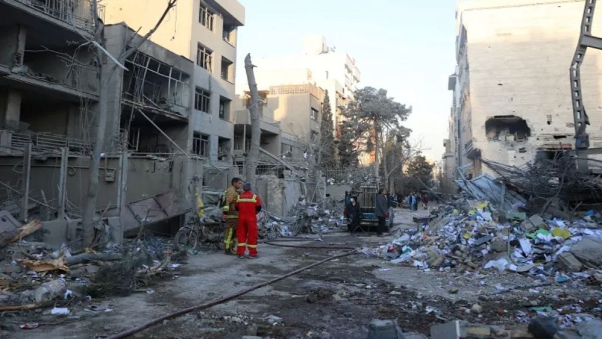 ইরানে নিহত হাজার ছাড়াল, পালটা হামলার হুমকি