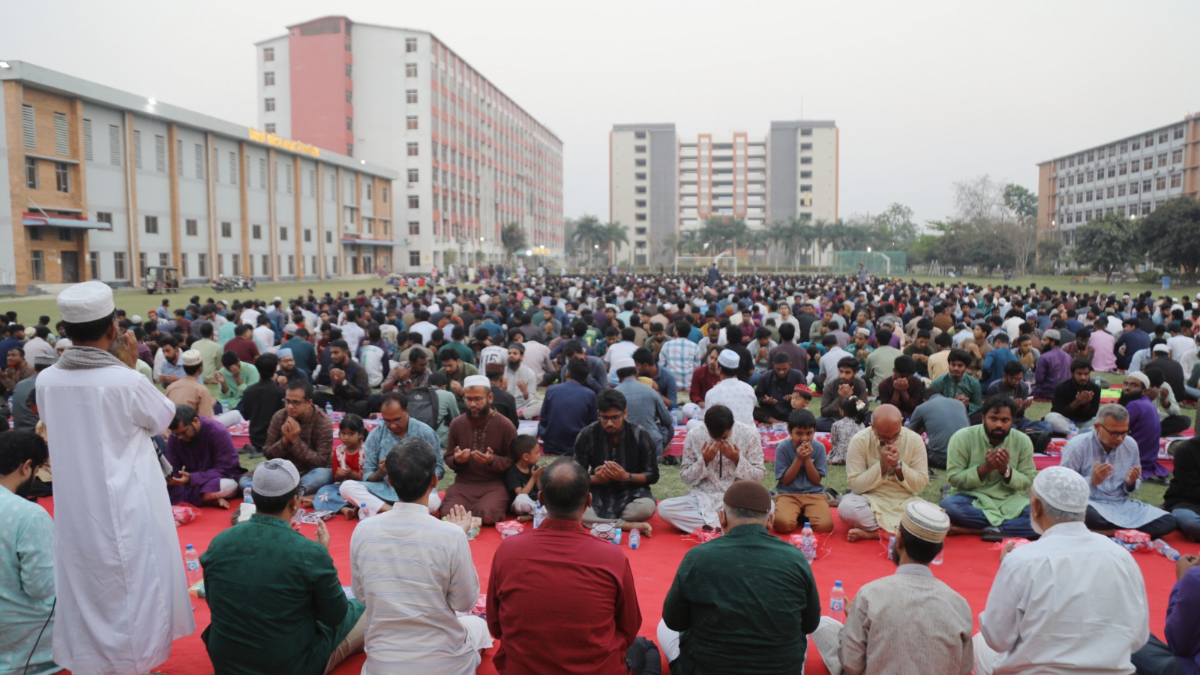 চার হাজারের বেশি শিক্ষার্থীকে ইফতার করালো যবিপ্রবি প্রশাসন