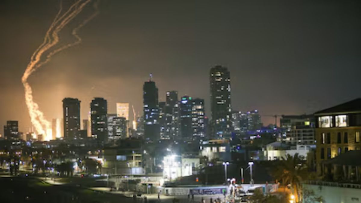 ইসরায়েলের তেল আবিবে বড় ধরনের ক্ষেপণাস্ত্র হামলা চালিয়েছে ইরান