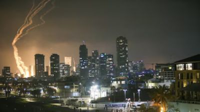 ইসরায়েলের তেল আবিবে বড় ধরনের ক্ষেপণাস্ত্র হামলা চালিয়েছে ইরান