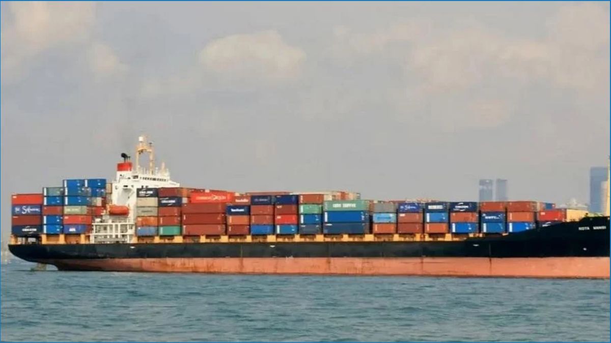 হরমুজ প্রণালি পেরিয়ে এলএনজিসহ ১৫ জাহাজ চট্টগ্রাম বন্দরে